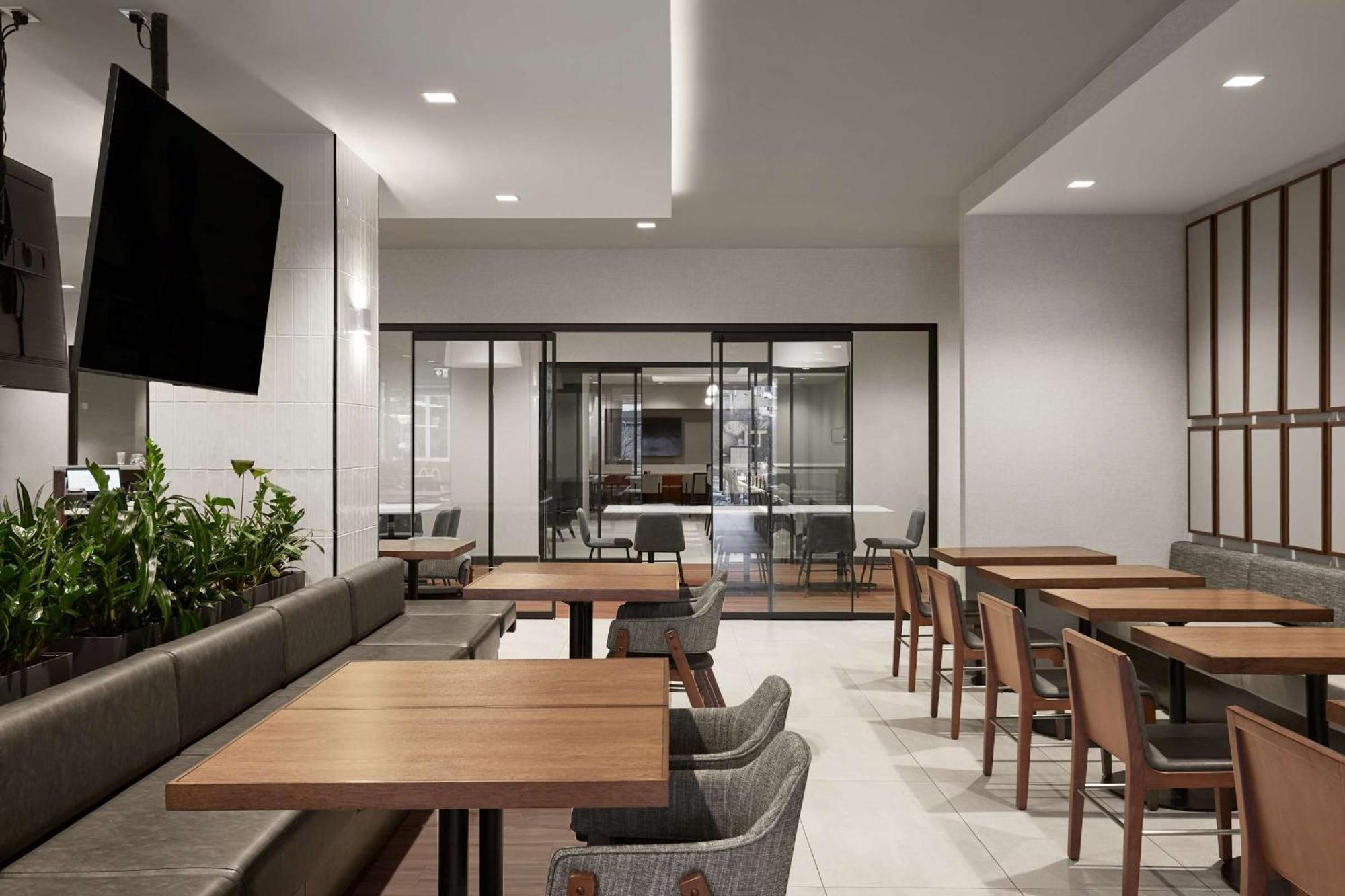 Hyatt Place Montreal - Downtown Exterior photo